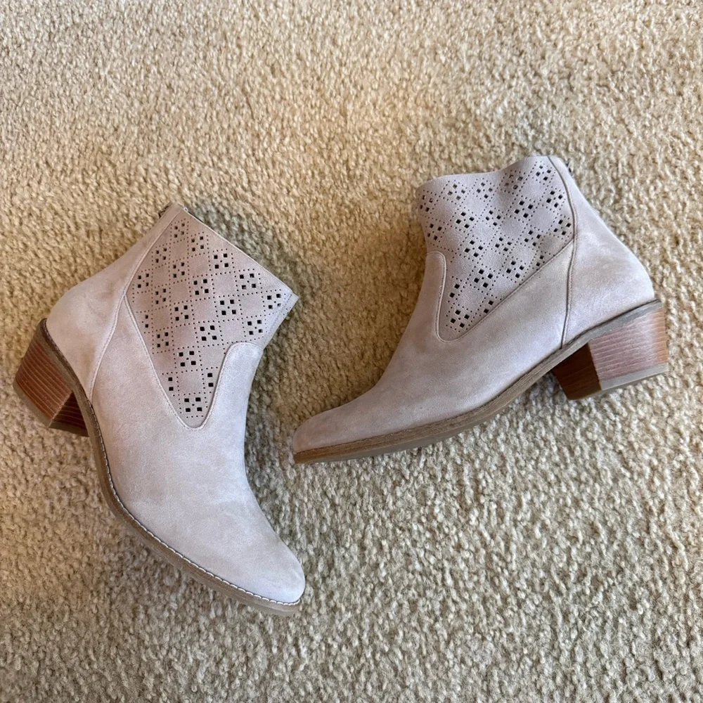 Cole Haan Jayne Lasercut Ankle Boots Beige Size 7.5